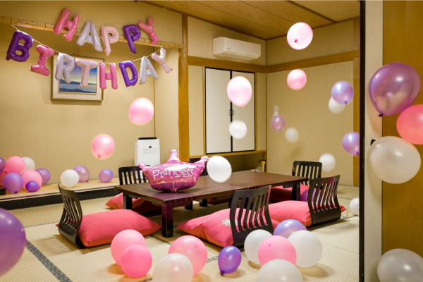 Is your partner an avid fan of balloon decorations?Open the door and discover some aesthetic designs with balloons!
