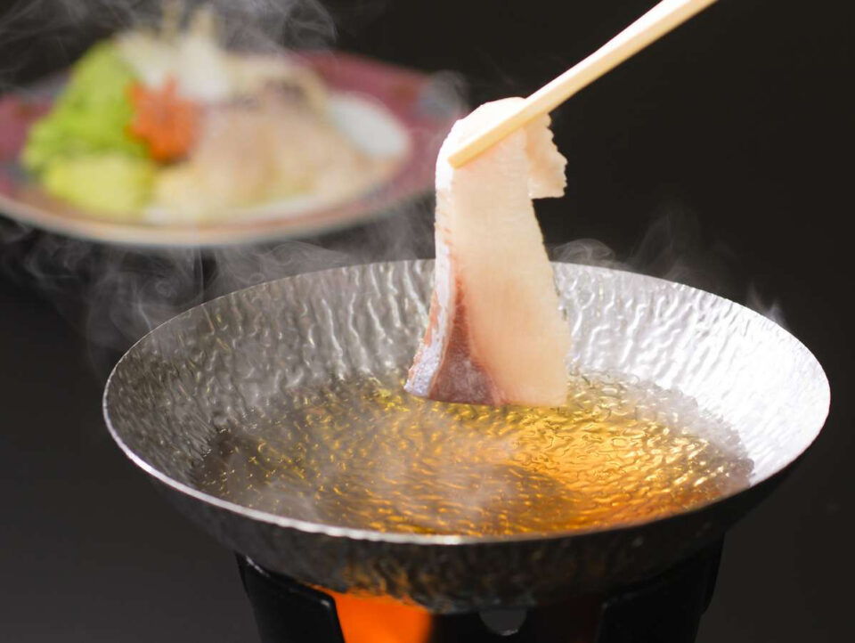 【富山の美食♪欲ばりプラン】
鯛しゃぶ（冬期：鰤しゃぶ）、富山ポークの陶板焼き、白海老釜飯