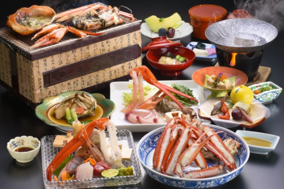 ◆活本ズワイ蟹フルコース会席◆ 　～カニ刺、焼きガニなど５種類の味わい～